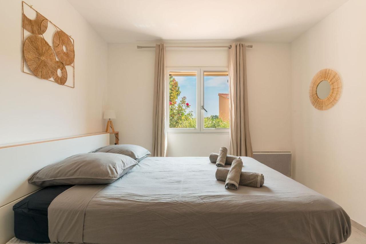 Villa Vue Mer Presqu'Ile De Giens Avec Piscine อิแยร์ ภายนอก รูปภาพ